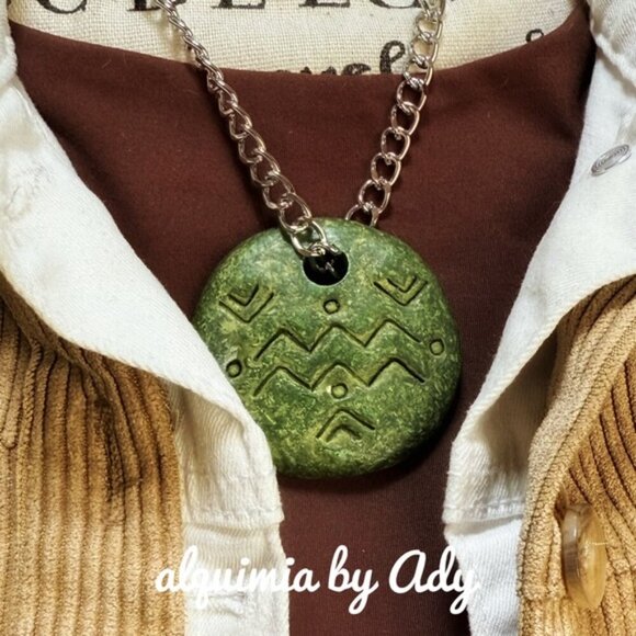 Vibrant green huge round disc pendant and Cuban chain necklace - Picture 2 of 2